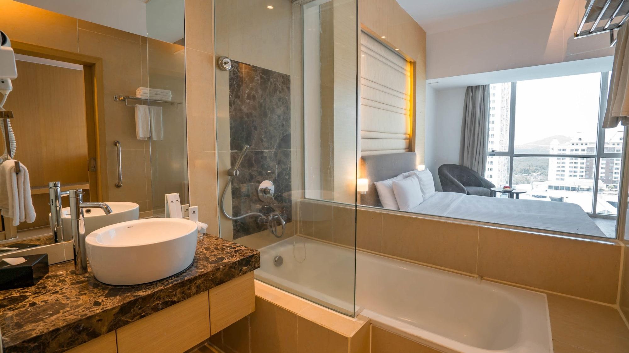 Hotel The Klagan Regency 1borneo